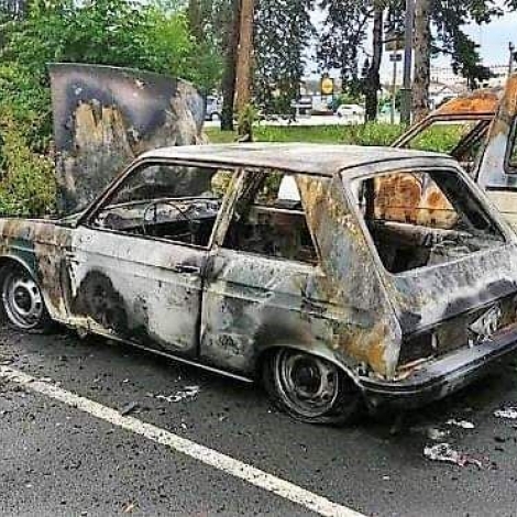 Un btiment agricole dtruit par les flammes  Ygrande et 5 voitures brles  Montluon 