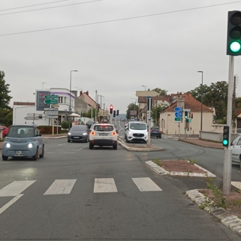 22 mois ferme pour le jeune auteur d'un refus d'obtemprer le 8 octobre  Montluon avec un gendarme lgrement bless