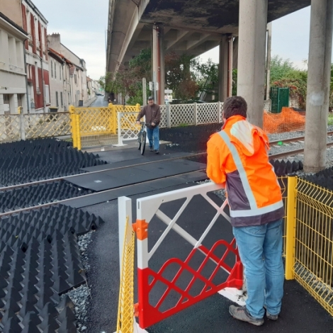 Des conseils de scurit rappels par la SNCF hier au passage  niveau Rpublique  Montluon