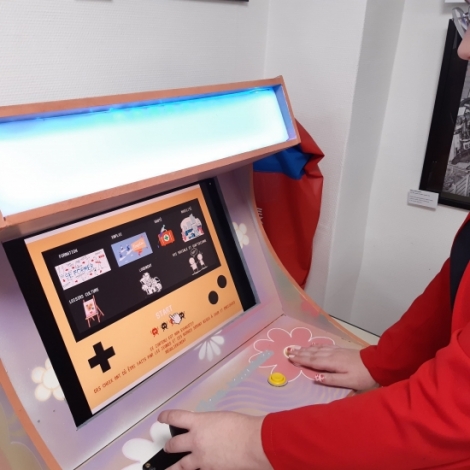Des jeunes de la Mission Locale de Montluon ont cr des bornes de rtro gaming pour la recherche d'emploi