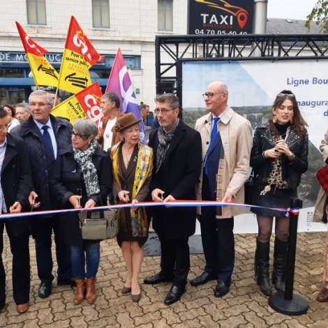 Elus et reprsentants de la SNCF et de l'Etat ont inaugur hier la ligne Bourges/Montluon aprs travaux