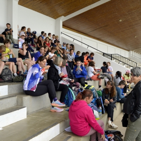Entre partage autour du sport et esprit olympique, des enfants montluonnais se dfient sur de l'athltisme