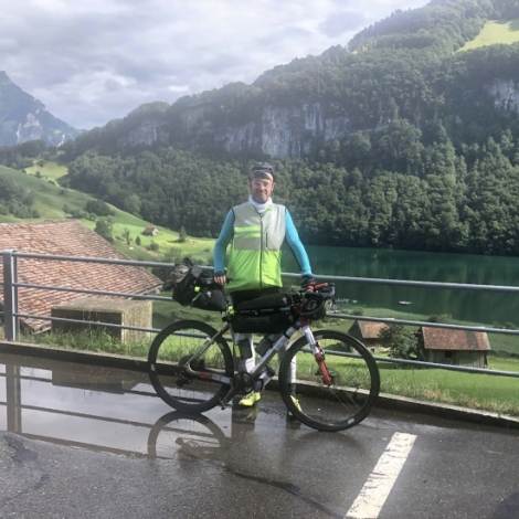 Il traverse la France  vlo pour mettre en lumires l'Ecole  l'Hpital : Nicolas Bodin passe par Montluon ce mercredi 22 octobre