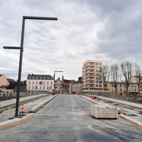 Le chantier du pont Saint-Pierre  Montluon prend tournure...