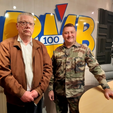 Le prsident du Rotary Club de Montluon Marc Valence et le capitaine de l'cole de gendarmerie Franois Covin