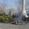 Les salaris d'Amis Montluon ont de nouveau mis le feu aux entres de l'usine lundi 17 fvrier